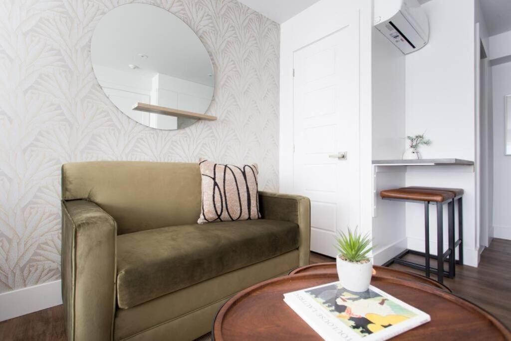 Wonderful Studio In Little Italy With Full Bath By Den Stays Montreal Bagian luar foto