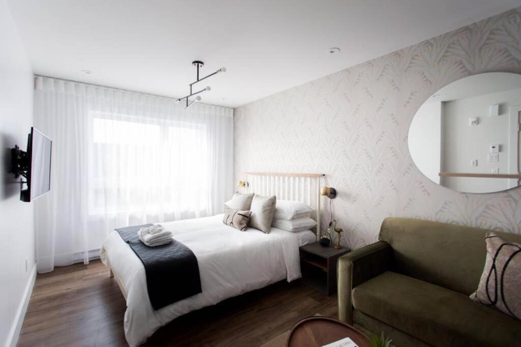 Wonderful Studio In Little Italy With Full Bath By Den Stays Montreal Bagian luar foto