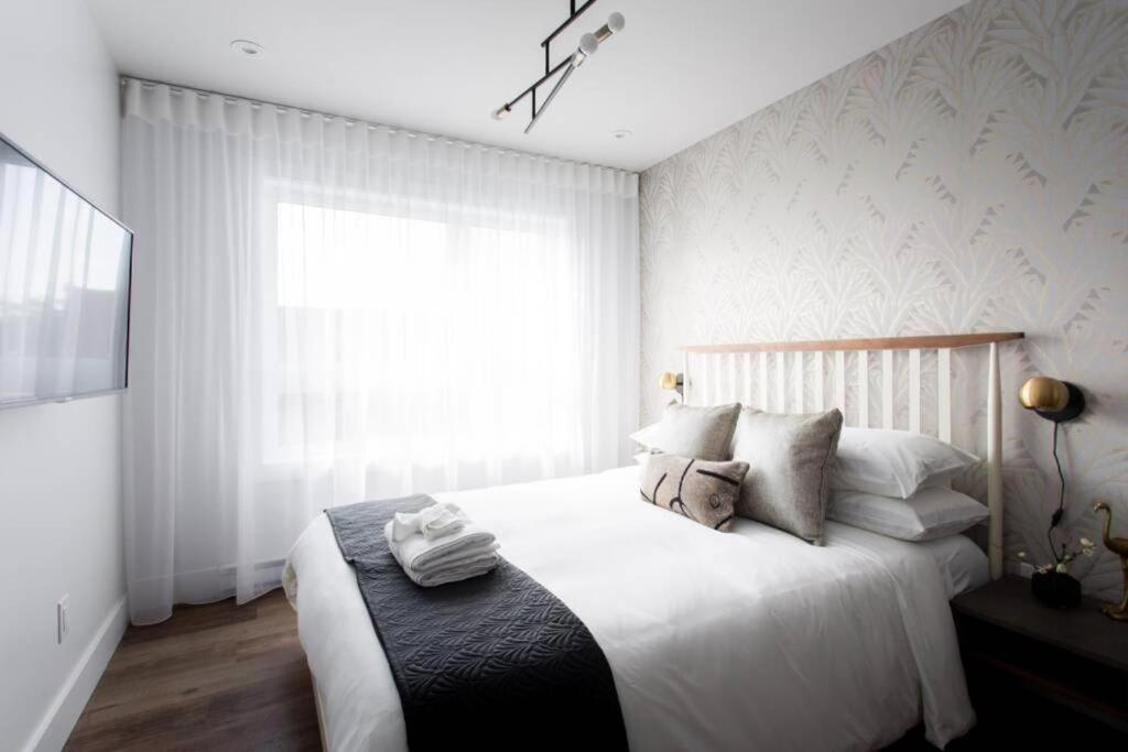 Wonderful Studio In Little Italy With Full Bath By Den Stays Montreal Bagian luar foto
