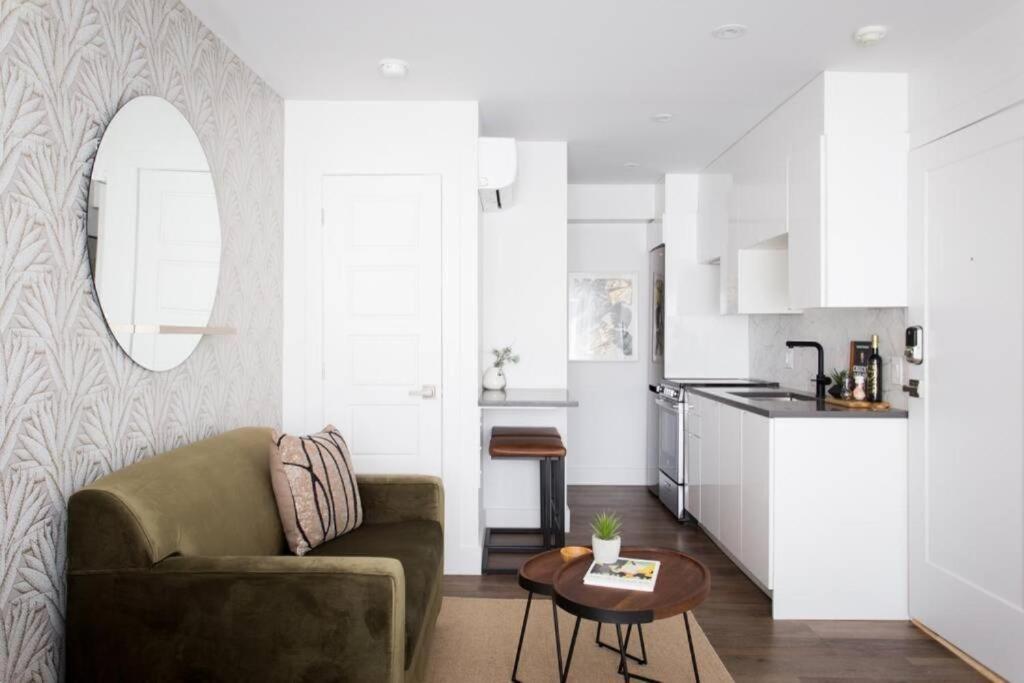 Wonderful Studio In Little Italy With Full Bath By Den Stays Montreal Bagian luar foto