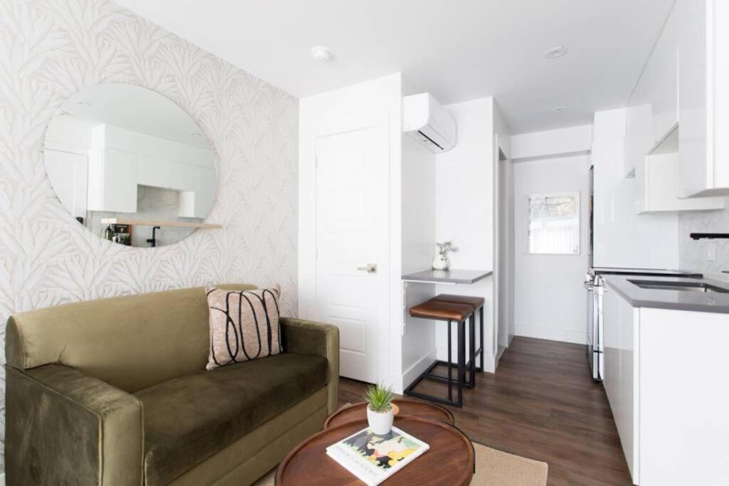 Wonderful Studio In Little Italy With Full Bath By Den Stays Montreal Bagian luar foto