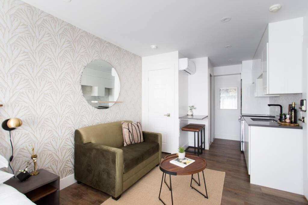 Wonderful Studio In Little Italy With Full Bath By Den Stays Montreal Bagian luar foto